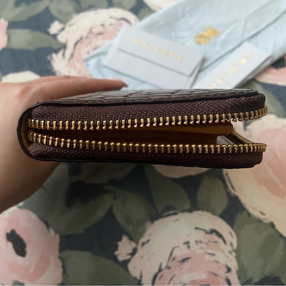 Frances Valentine Croc Embossed Washington Zip Around Continental Wallet - Picture 8 of 13